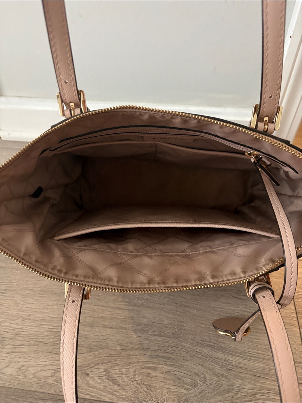 MICHAEL KORS Soft Pink Saffiano Leather Tote with Gold Hardware - Picture 4 of 4